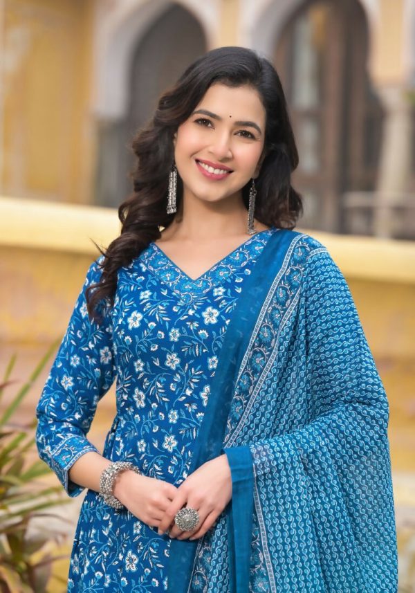 Indian Fashion Women Blue colour Printed Viscose Blend Kurta, Pant And Dupatta Set Hot on Sale